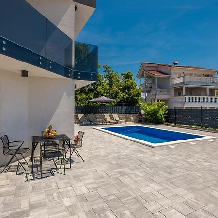 Apartments Villa "Aurea" With Pool Krk Town Exterior photo