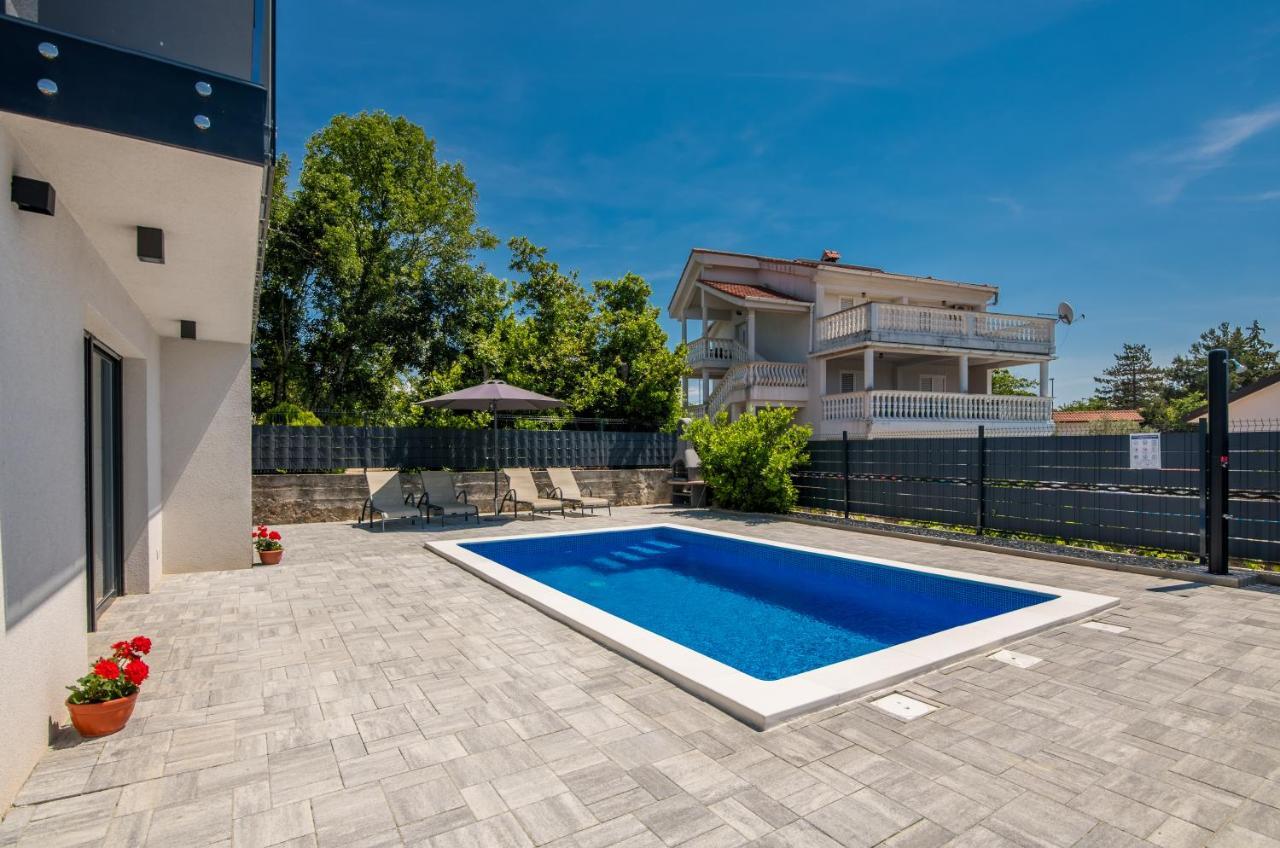 Apartments Villa "Aurea" With Pool Krk Town Exterior photo
