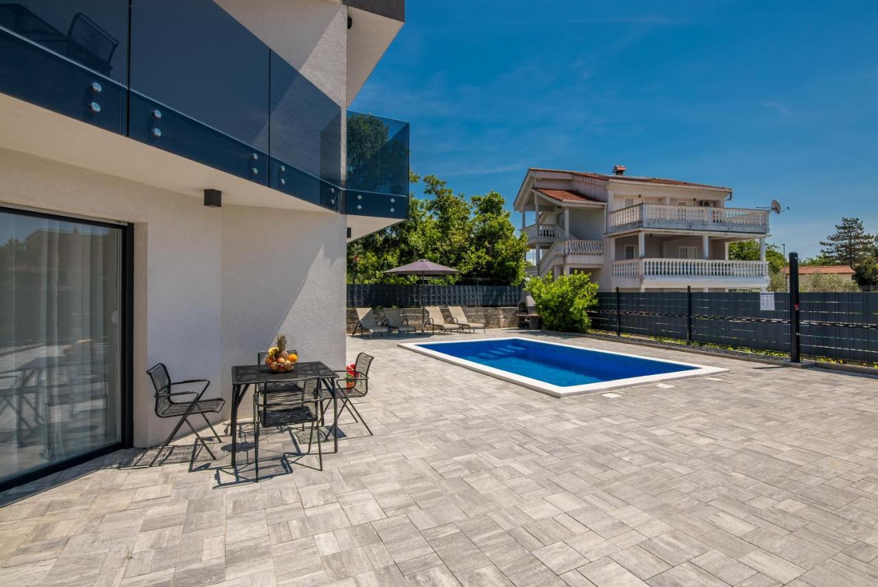 Apartments Villa "Aurea" With Pool Krk Town Exterior photo