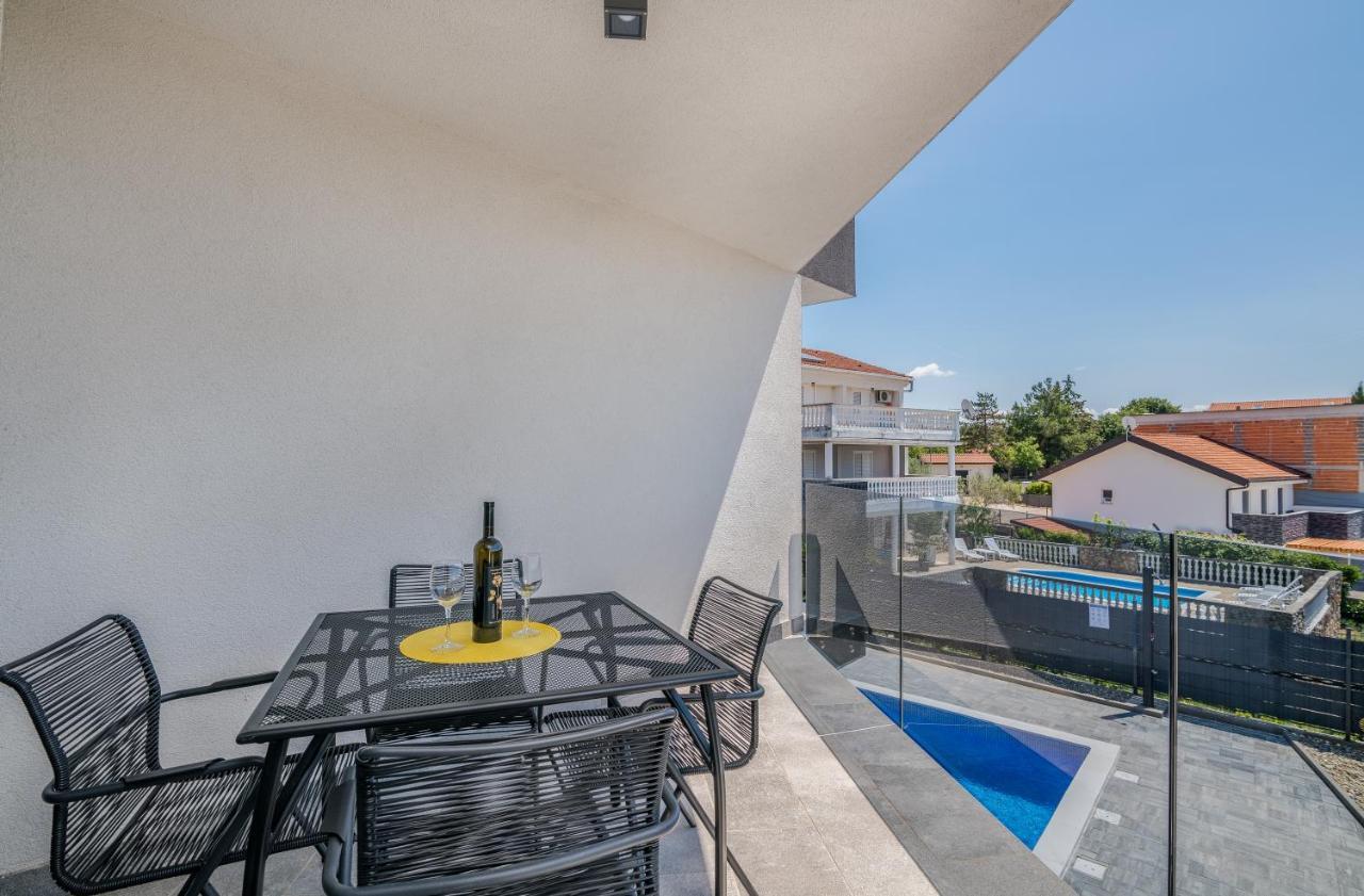 Apartments Villa "Aurea" With Pool Krk Town Exterior photo