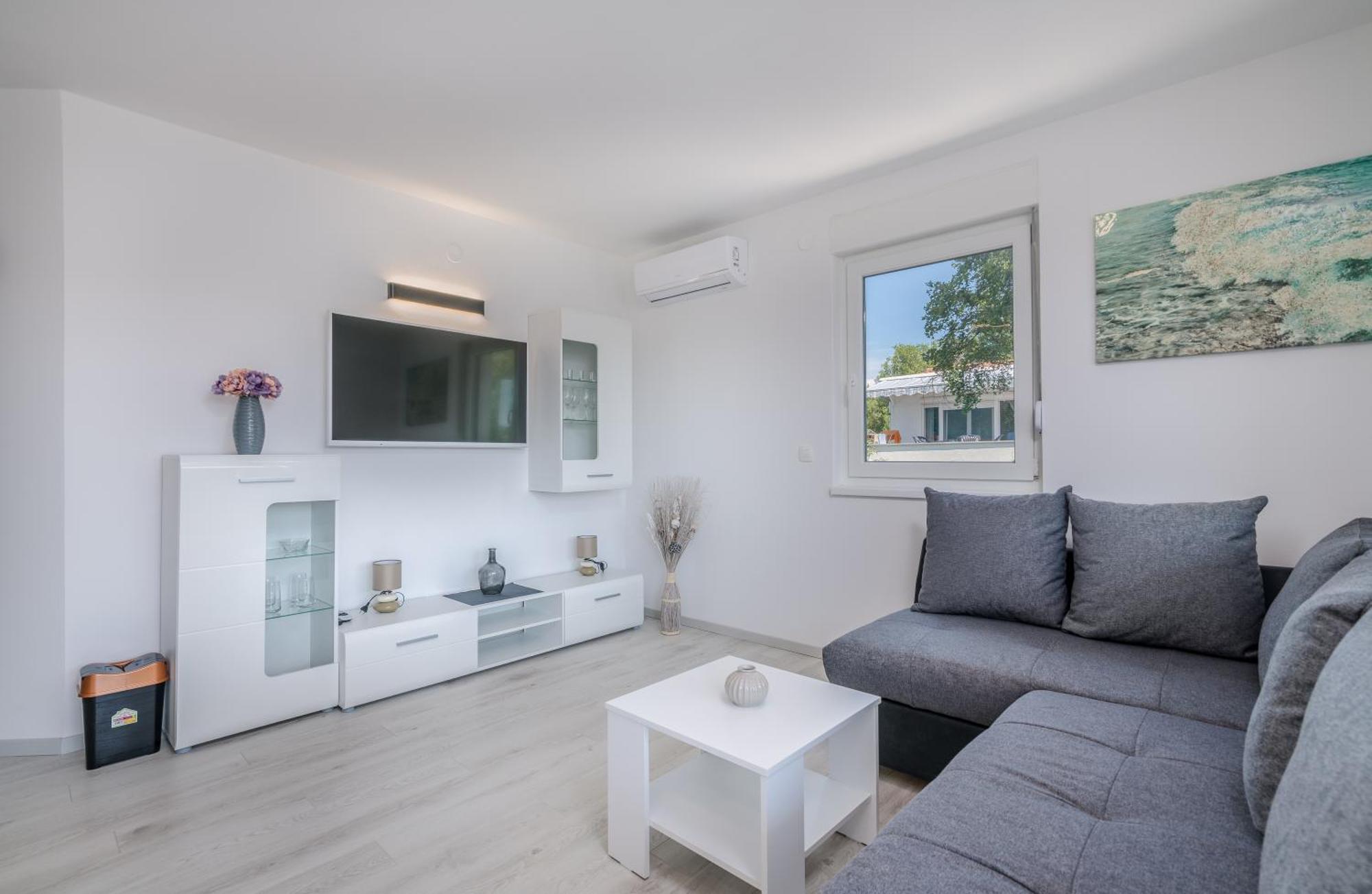Apartments Villa "Aurea" With Pool Krk Town Room photo